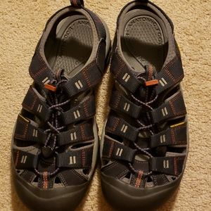 Men's Size 10 Keen water shoes